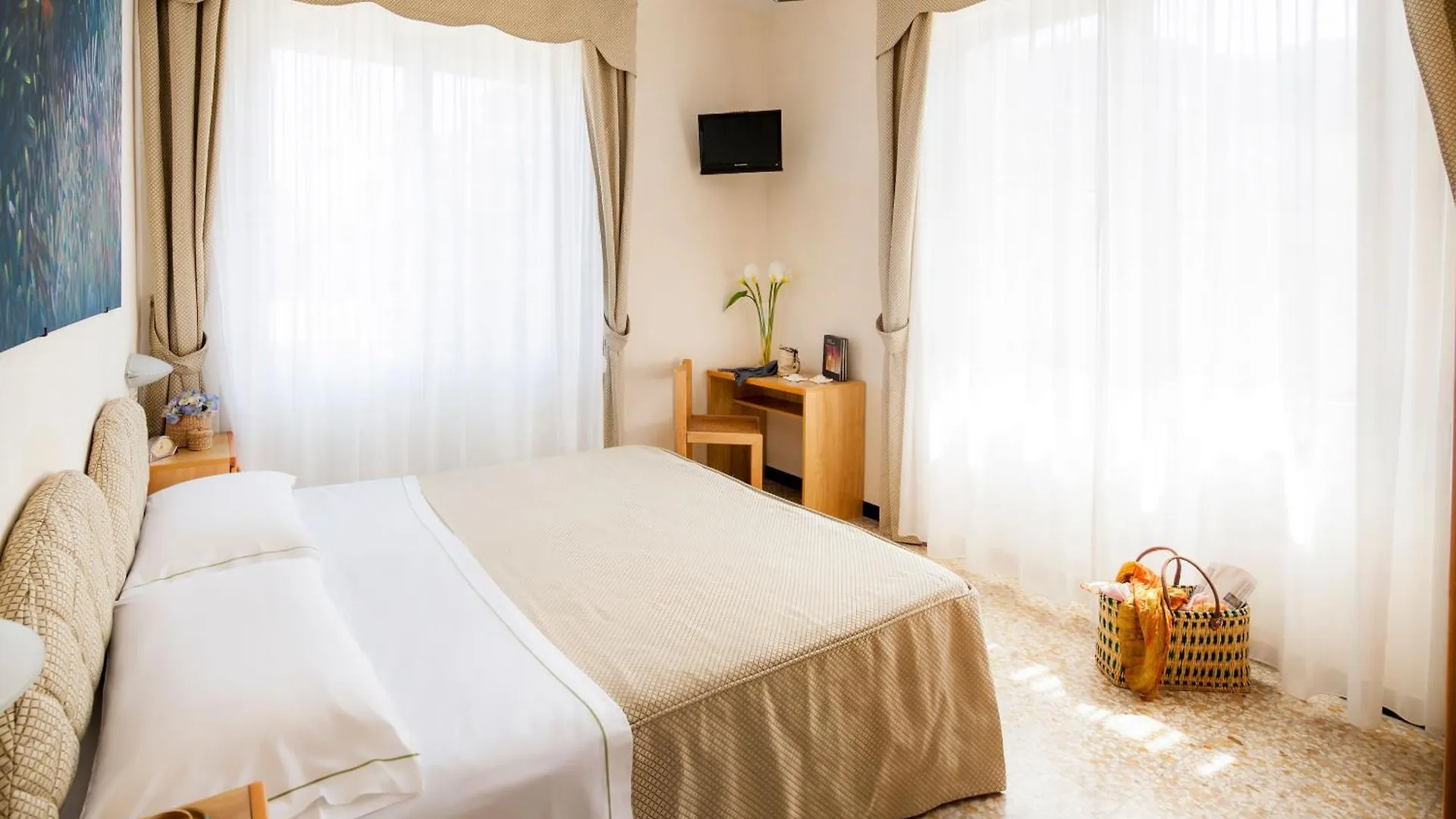 Hotel Golfo E Palme Diano Marina 3*,  Italia